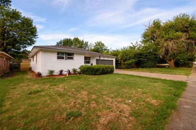 8634 Tonawanda Drive, House other with 3 bedrooms, 2 bathrooms and null parking in Dallas TX | Image 3