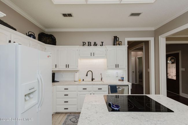 5611 85 Th St, House other with 4 bedrooms, 3 bathrooms and null parking in Lubbock TX | Image 14