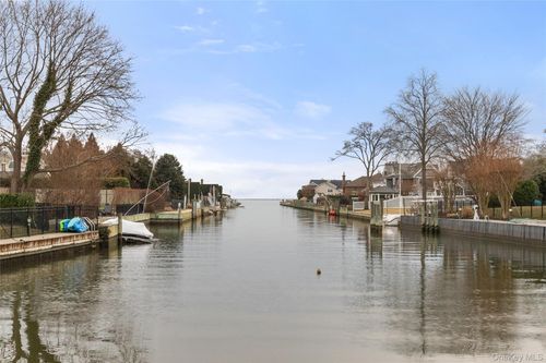 66 Davison Ln E, West Islip, NY, 11795-5202 | Card Image