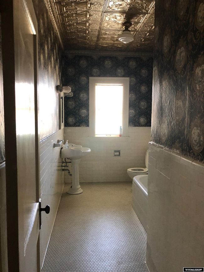 211 8 Th St, House other with 6 bedrooms, 3 bathrooms and null parking in Sinclair WY | Image 15