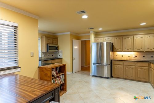 c-10900 Crown Colony Dr, Austin, TX, 78747-1657 | Card Image