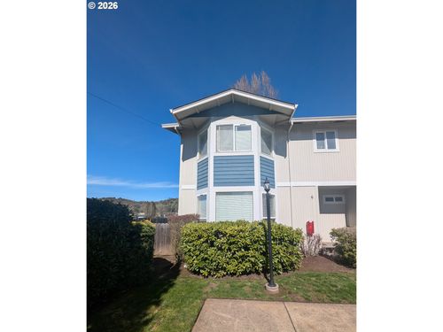 6-202 Ne Rifle Range St, Roseburg, OR, 97470-3630 | Card Image