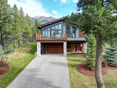 4955 Saddlewood Lane, House other with 3 bedrooms, 3 bathrooms and null parking in Radium Hot Springs BC | Image 1