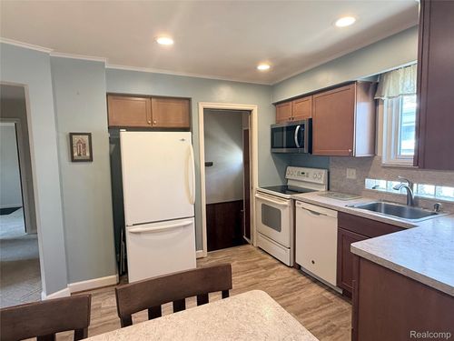 26121 Ursuline St, Saint Clair Shores, MI, 48081-3860 | Card Image