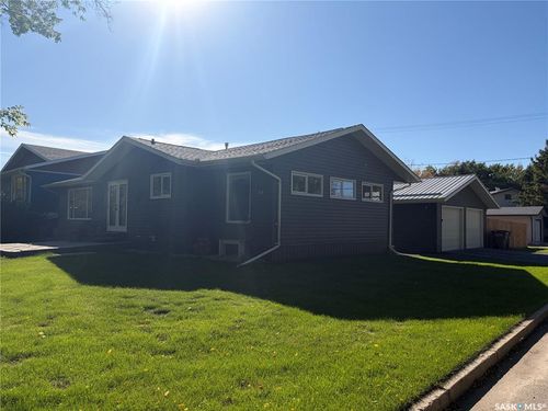 61 2nd St Sw, Wadena, SK, S0A4J0 | Card Image