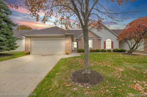 2115 Oakbrook Blvd, Commerce Twp, MI, 48390-3272 | Card Image