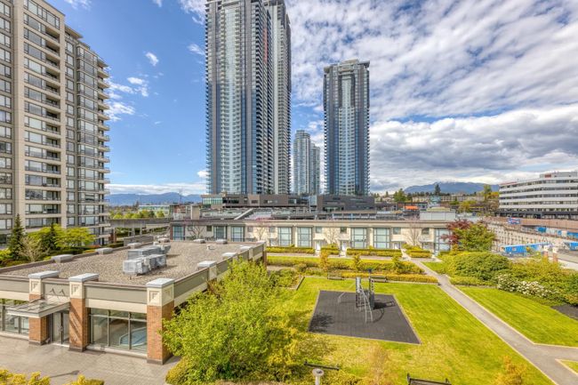 602 - 4178 Dawson Street, Condo with 2 bedrooms, 2 bathrooms and 2 parking in Burnaby BC | Image 2