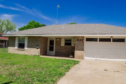 1046 Sunset Cir, Yale, OK, 74085-9433 | Card Image