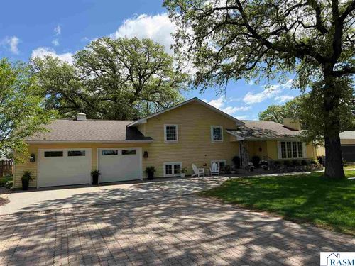 1111 Summit Avenue, New Ulm, MN, 56073 | Card Image