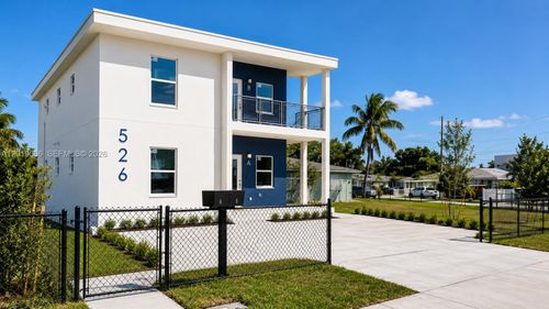 526 Nw 6th St, Hallandale Beach, FL, 33009-3260 | Card Image