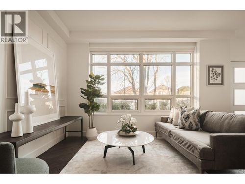 101-3668 W 10th Ave, Vancouver, BC, V6R0G4 | Card Image