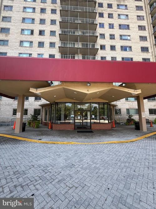 610-2500 N Van Dorn St, ALEXANDRIA, VA, 22302-1627 | Card Image