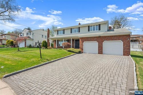 72 Pilgrim Dr, Clifton, NJ, 07013-2548 | Card Image