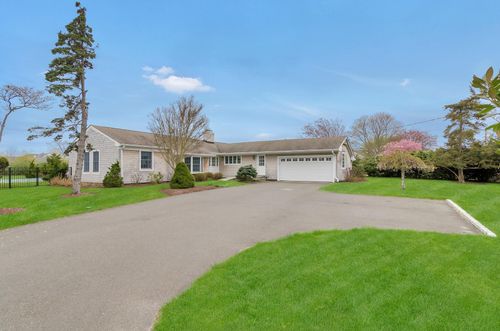 62 Bayfield Ln, Westhampton Beach, NY, 11978-2529 | Card Image