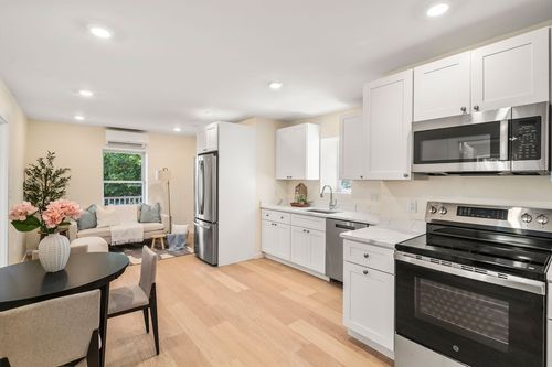 1b-36 Florence St, Roslindale, MA, 02131-3631 | Card Image