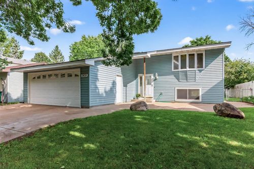 909 104th Ave Nw, Coon Rapids, MN, 55433-4976 | Card Image