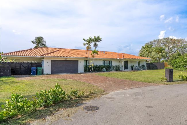 12505 Sw 112th Ct, House other with 8 bedrooms, 5 bathrooms and null parking in Miami FL | Image 5