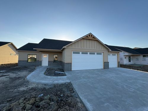 5817 N Plumthicket St, Bel Aire, KS, 67226-3561 | Card Image