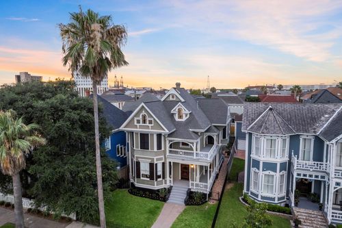 1722 Church St, Galveston, TX, 77550-4822 | Card Image