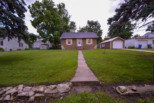 304 6th St, Charles City, IA, 50616-3606 | Card Image