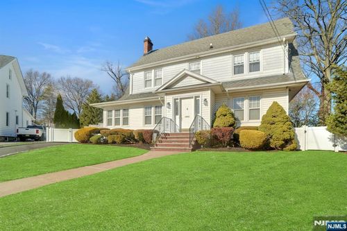 10 Lynn Ct, Rutherford, NJ, 07070-2814 | Card Image