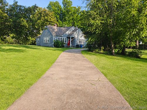 2776 E 49th St, Tulsa, OK, 74105-5168 | Card Image
