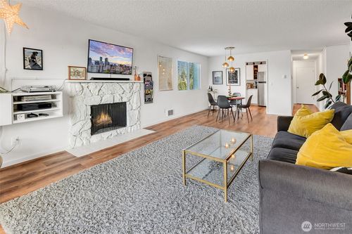 apt-320-8000 28th Ave Nw, Seattle, WA, 98117-4514 | Card Image