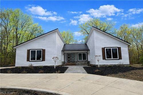 3940 Ellendale Rd, Chagrin Falls, OH, 44022-1126 | Card Image