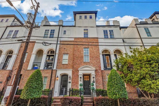 1818 Dart St, House other with 3 bedrooms, 5 bathrooms and 2 parking in Houston TX | Image 4