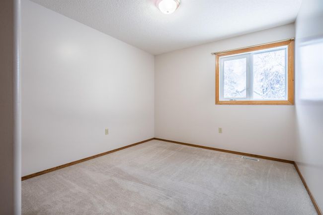 4802 46 Street, Home with 2 bedrooms, 1 bathrooms and 2 parking in Lloydminster SK | Image 12