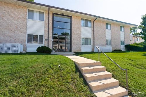 apt-f-10117 Sakura Dr, Saint Louis, MO, 63128-1372 | Card Image