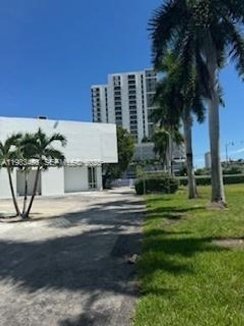 3620 Ne Miami Pl, MIAMI, FL, 33137-3638 | Card Image