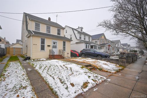 8994 215th Pl, Queens Village, NY, 11427-2423 | Card Image