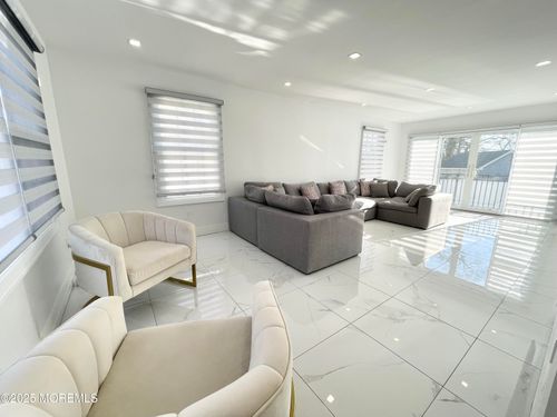 7 Berger Ave, Oakhurst, NJ, 07755-1702 | Card Image