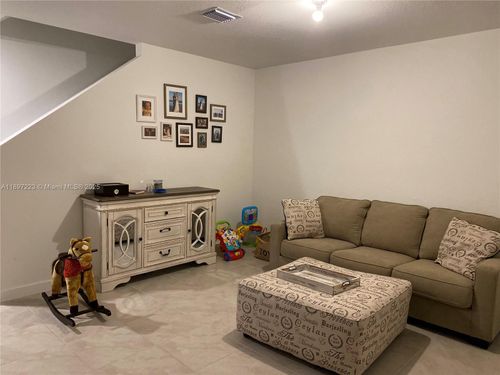 493 Ne 5th Pl, Florida City, FL, 33034-3286 | Card Image
