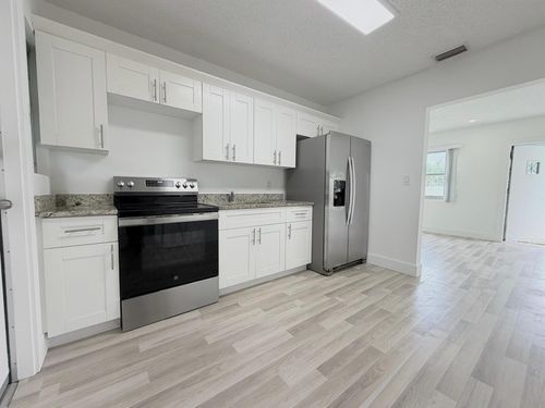 831 El Prado, West Palm Beach, FL, 33405-1826 | Card Image