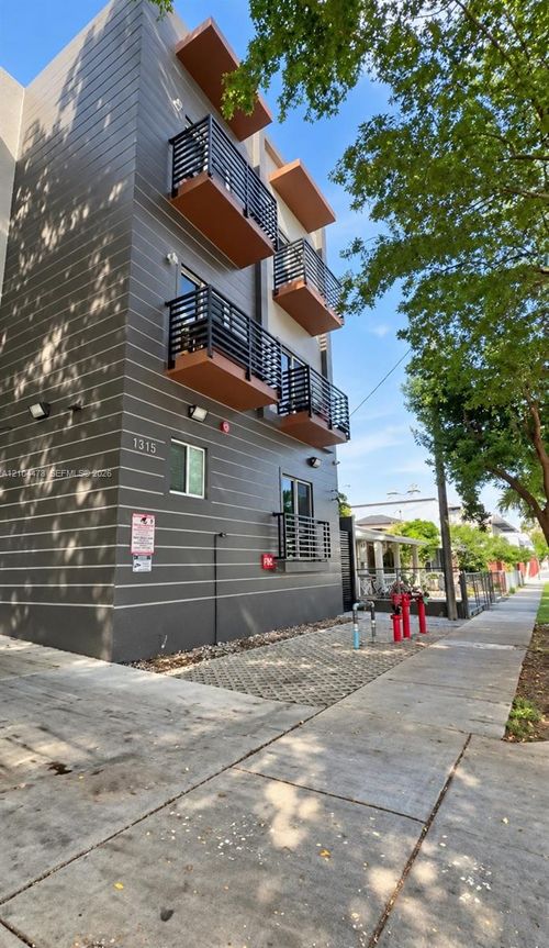 301-1315 Nw 1st St, Miami, FL, 33125 | Card Image