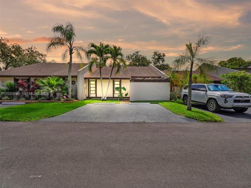 1561-1561 Nw 98th Ave, Pembroke Pines, FL, 33024-4331 | Card Image