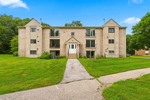 3-3 Brookside Dr, Exeter, NH, 03833-1641 | Card Image