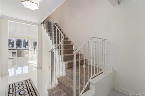 13 Arbor Pl, Glen Cove, NY, 11542-3506 | Card Image