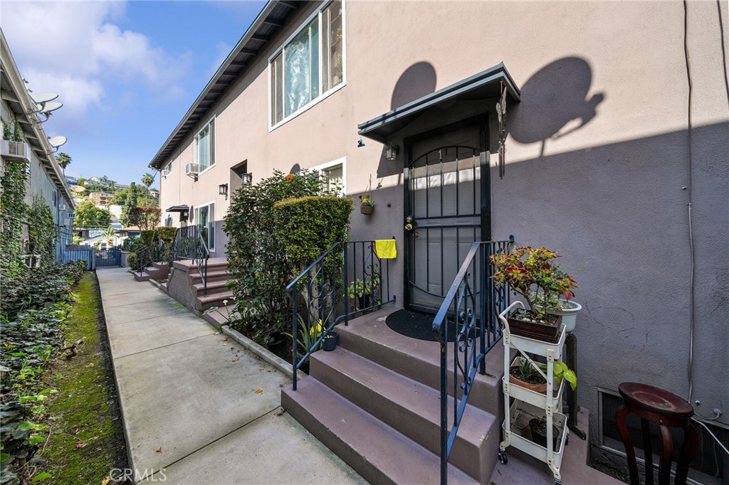 Commercial Sale in Los Angeles 4