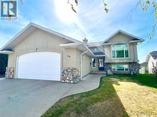 39 Mcknight Dr, Prince Albert, SK, S6V7Z7 | Card Image