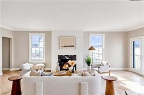 114 E Point Dr, Rumford, RI, 02916-3528 | Card Image