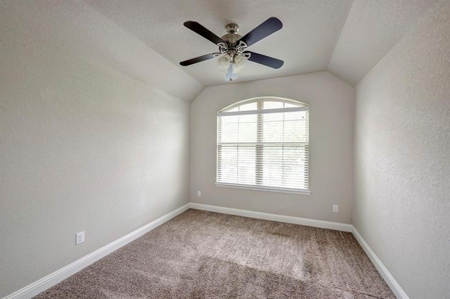 2811 Ridgecliff Ct, House other with 3 bedrooms, 2 bathrooms and 2 parking in Conroe TX | Image 11