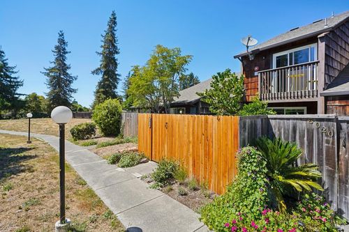 8016 Sunflower Dr, Cotati, CA, 94931-4062 | Card Image