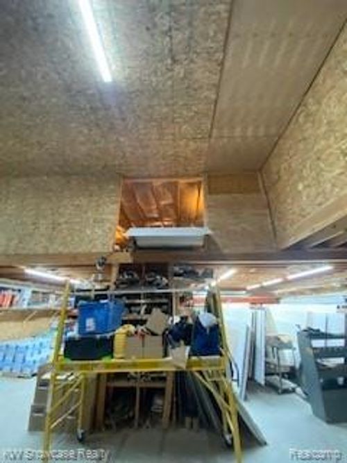 9450 Elizabeth Lake Rd, White Lake, MI, 48386-2425 | Card Image