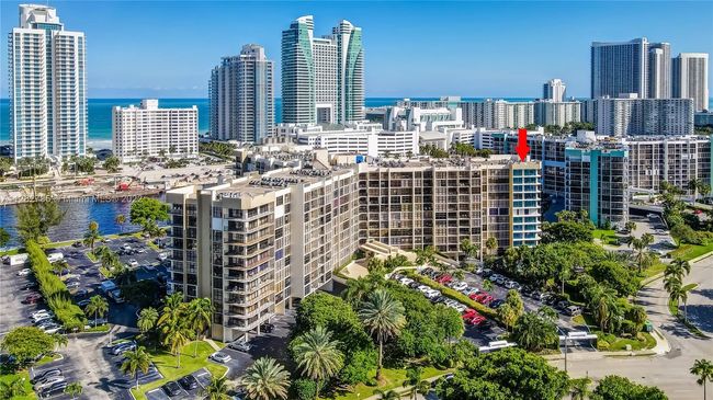231 - 600 Parkview Dr, Condo with 3 bedrooms, 2 bathrooms and null parking in Hallandale Beach FL | Image 44