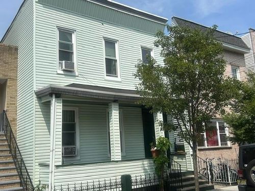 522 42nd St, Union City, NJ, 07087-2607 | Card Image