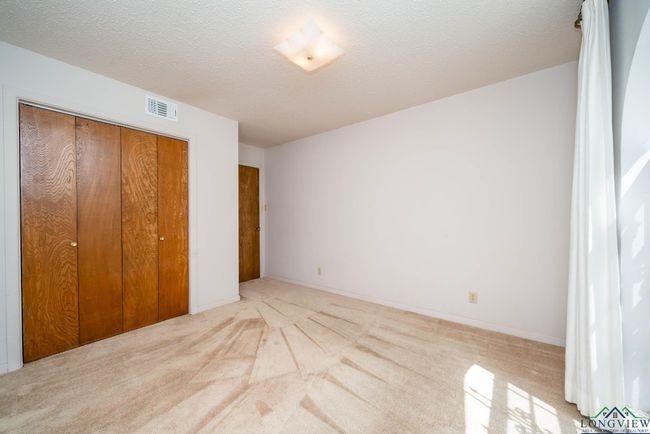 107 Tulip St, House other with 3 bedrooms, 3 bathrooms and null parking in White Oak TX | Image 42