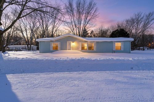 54598 Park Ln, Eau Claire, MI, 49111-9507 | Card Image